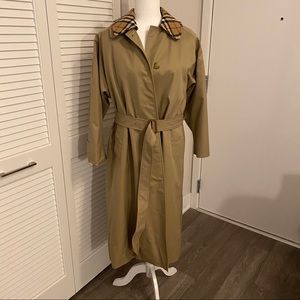 BRAND NEW AUTHENTIC VINTAGE BURBERRY TRENCH COAT